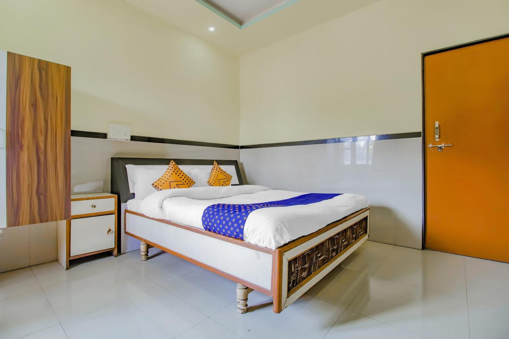 Spot On Indirasagar Executive Hotel Kolhapur Buitenkant foto