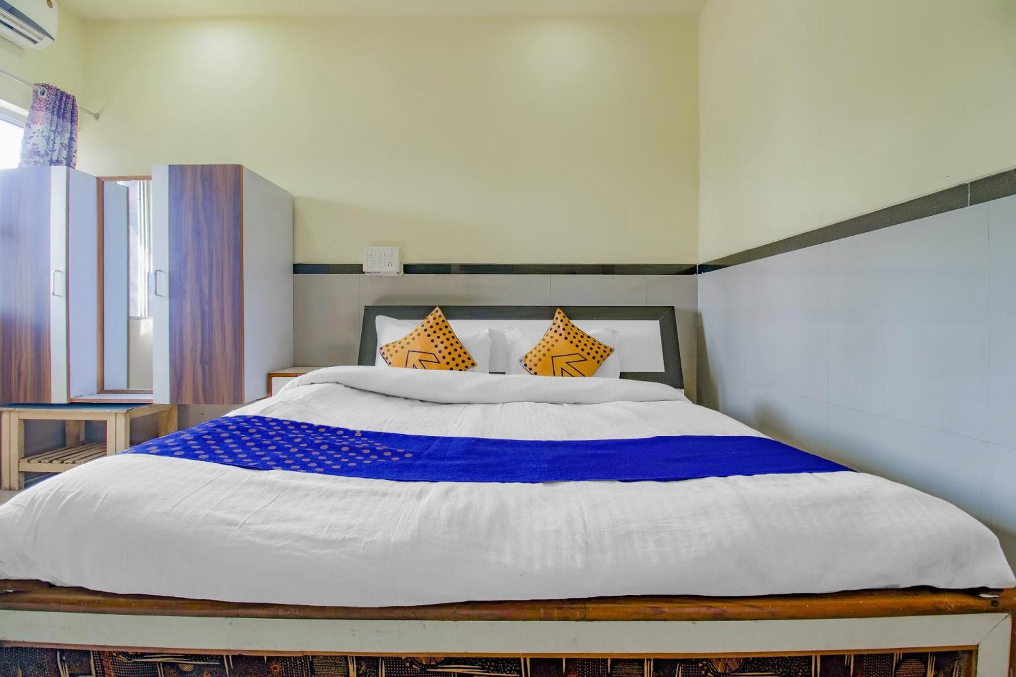 Spot On Indirasagar Executive Hotel Kolhapur Buitenkant foto