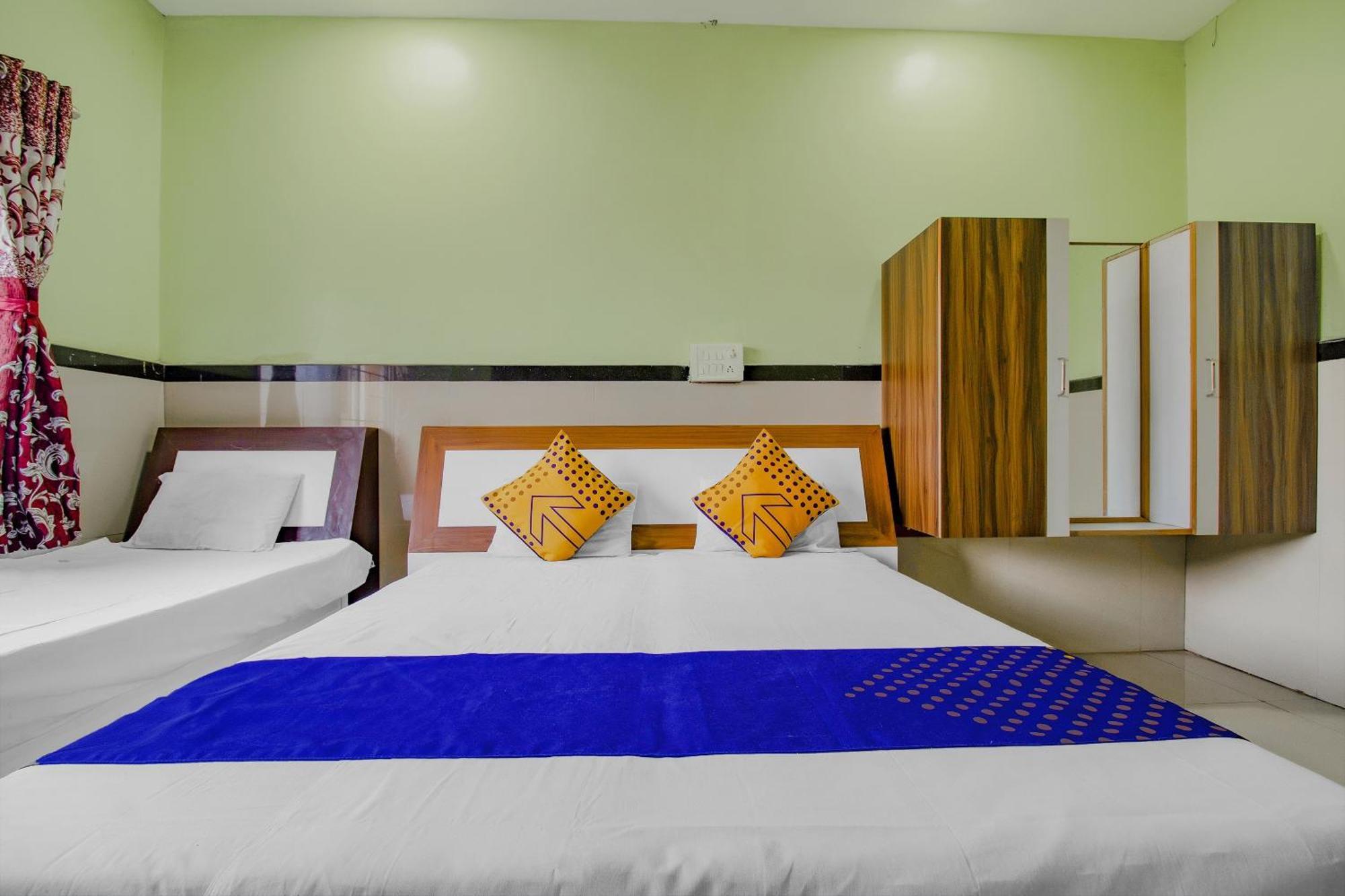 Spot On Indirasagar Executive Hotel Kolhapur Buitenkant foto