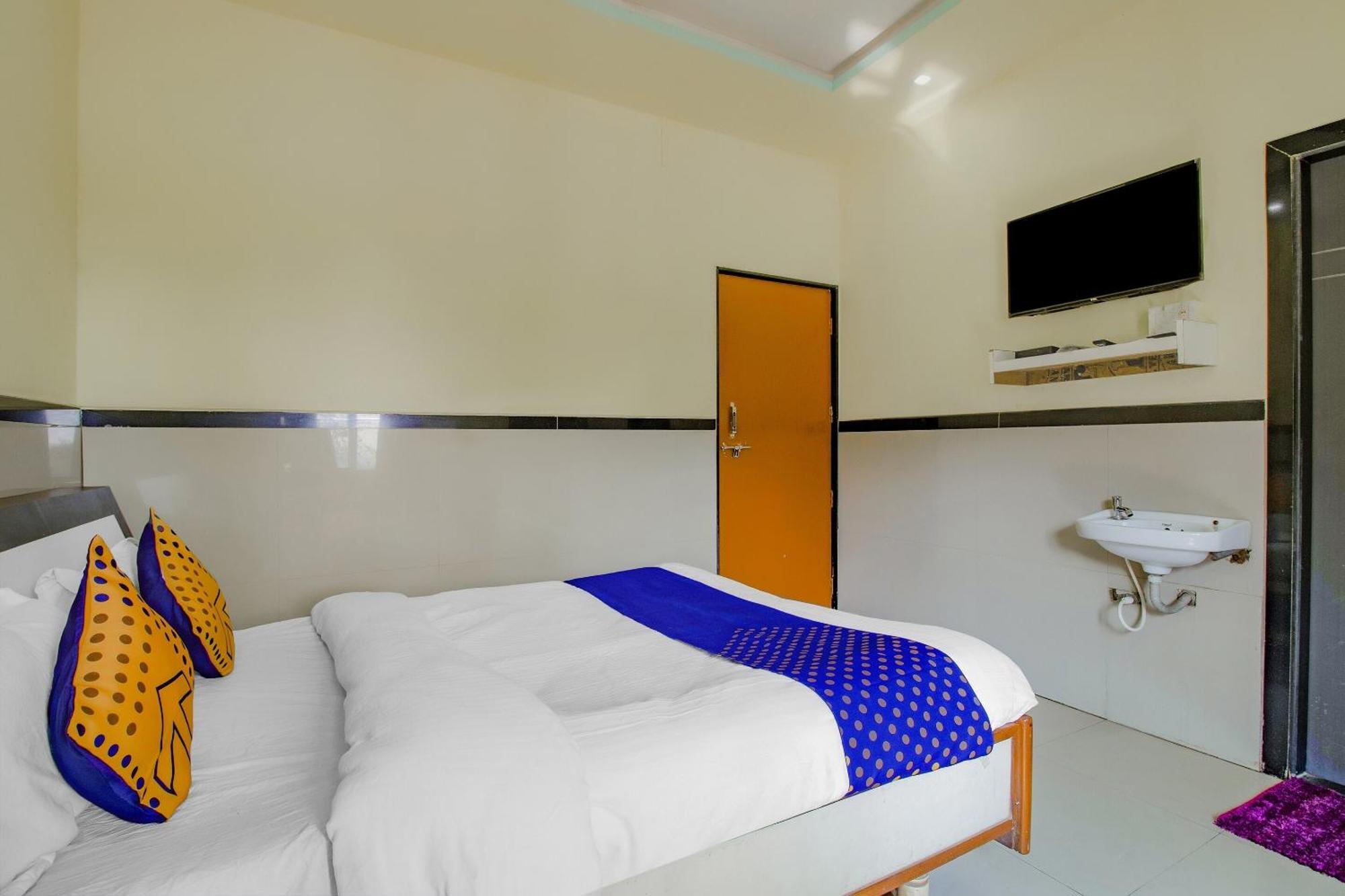 Spot On Indirasagar Executive Hotel Kolhapur Buitenkant foto