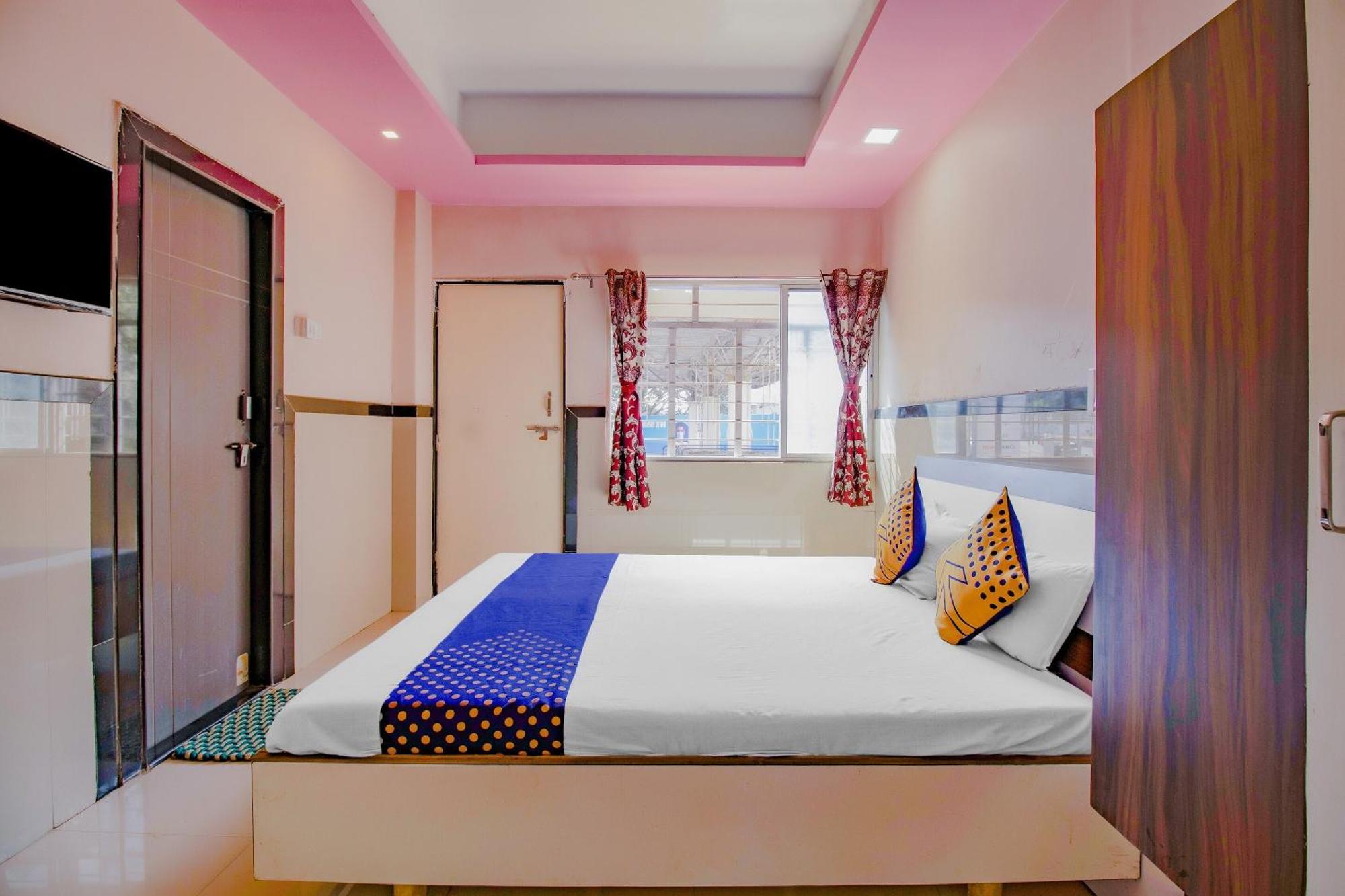 Spot On Indirasagar Executive Hotel Kolhapur Buitenkant foto
