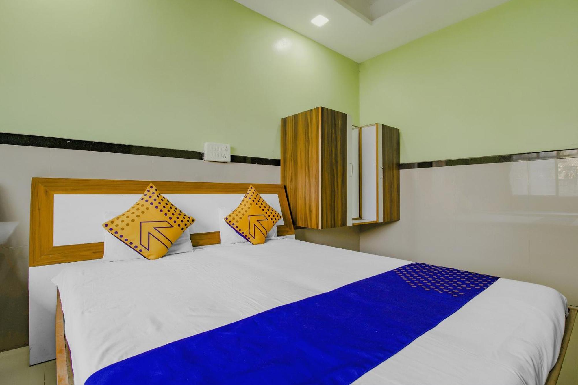 Spot On Indirasagar Executive Hotel Kolhapur Buitenkant foto